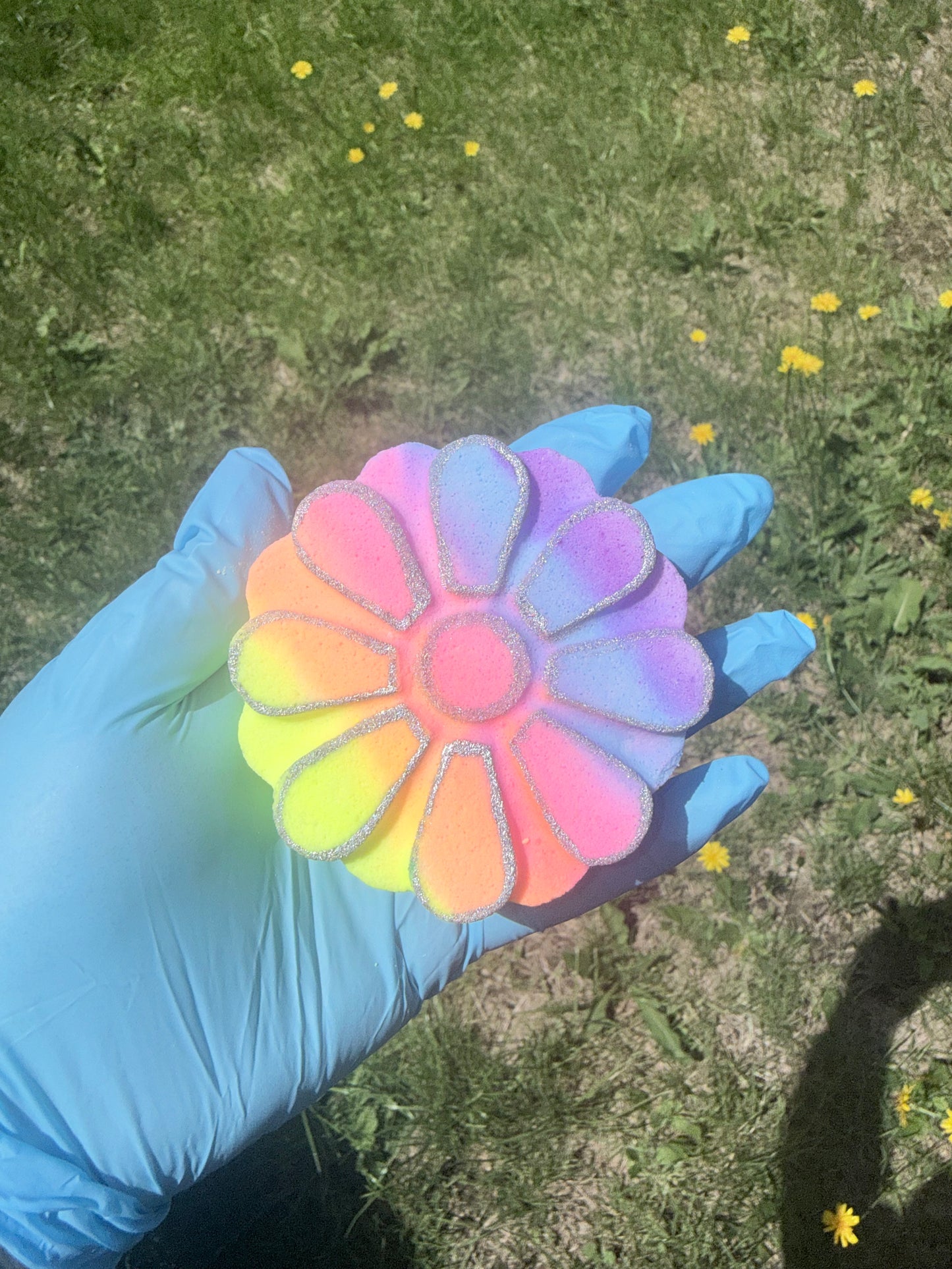 Neon Flower Bath Bomb – Handmade Colourful Bubble Bath Fizzer